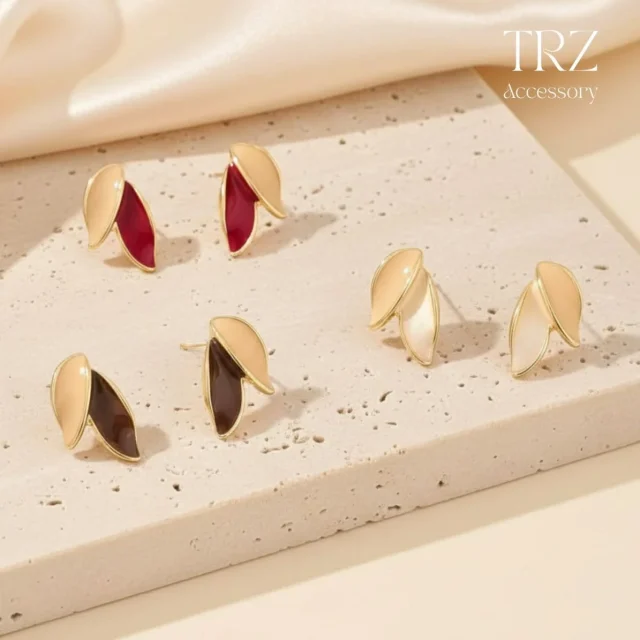 گوشواره طرح برگ میناکاری گوشواره طرح برگ میناکاری